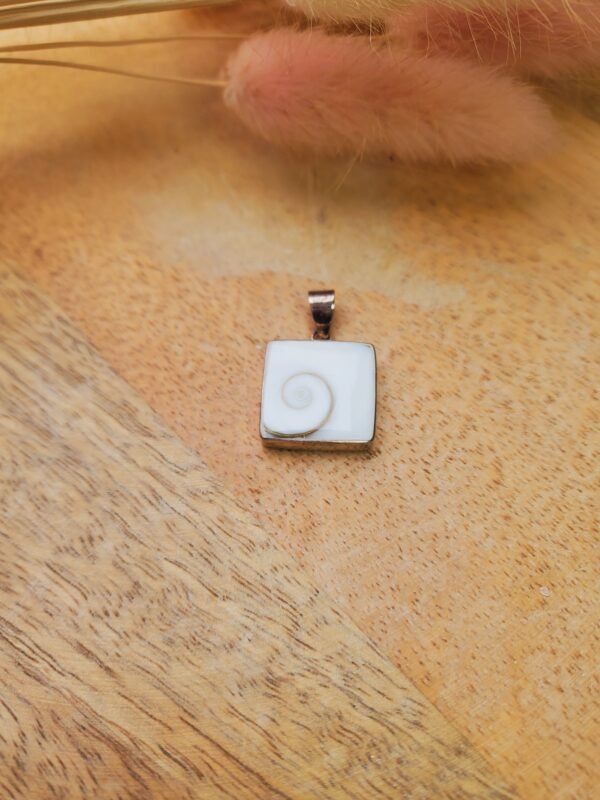 Pendentif œil de sainte Lucie