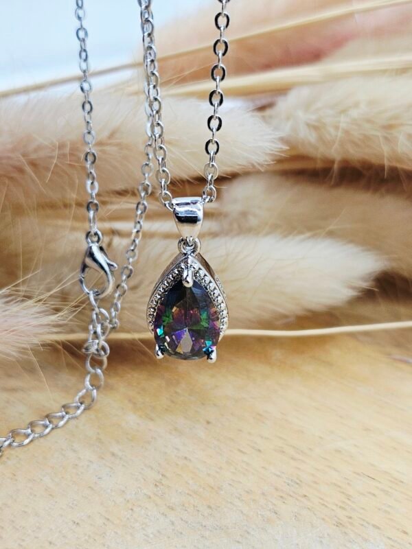 Collier larme